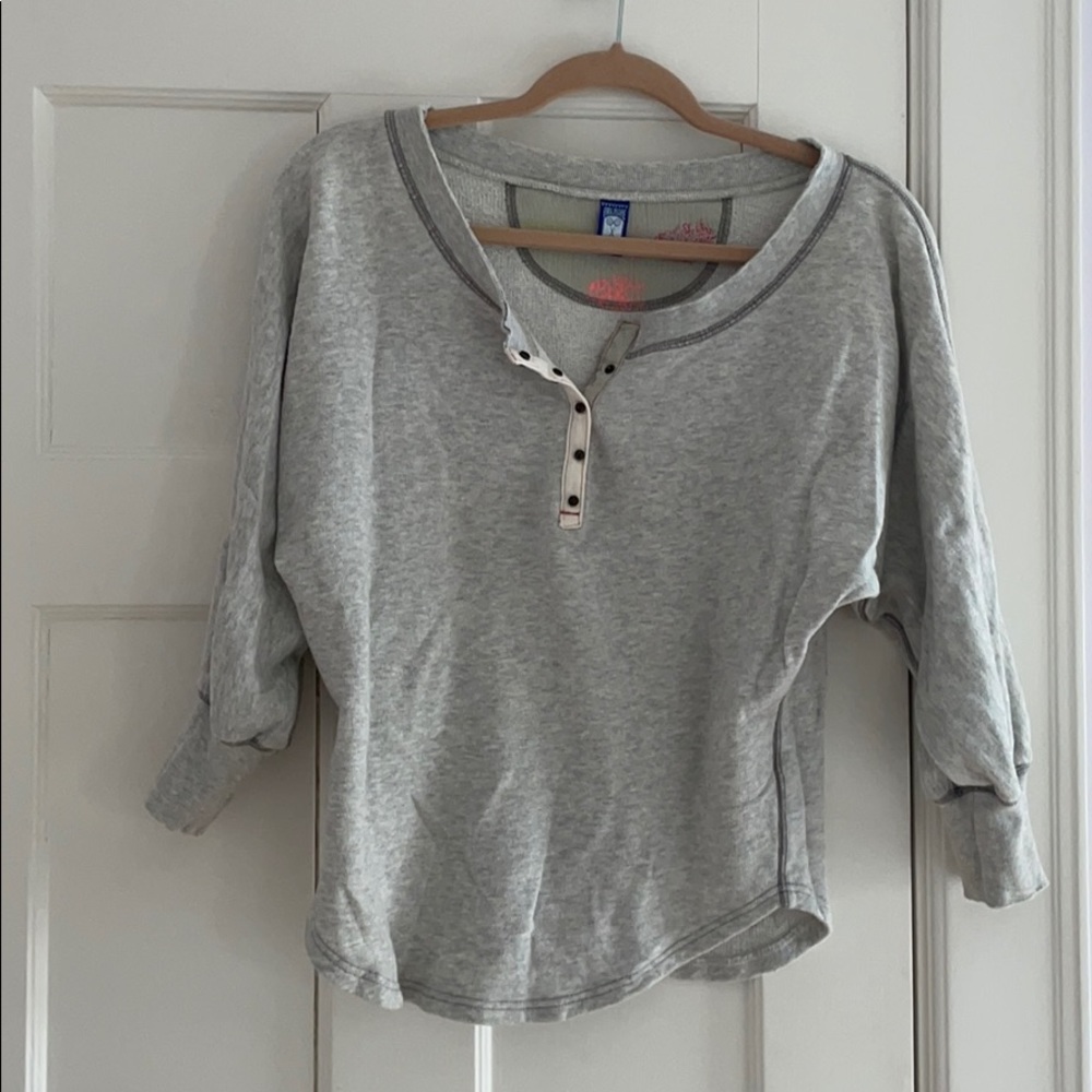 FREE PEOPLE ✨ Grey sweatshirt